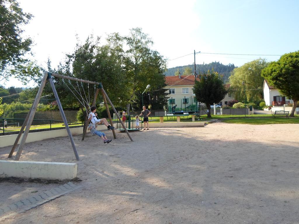 Camping les Pinasses La Chapelle  Extérieur photo