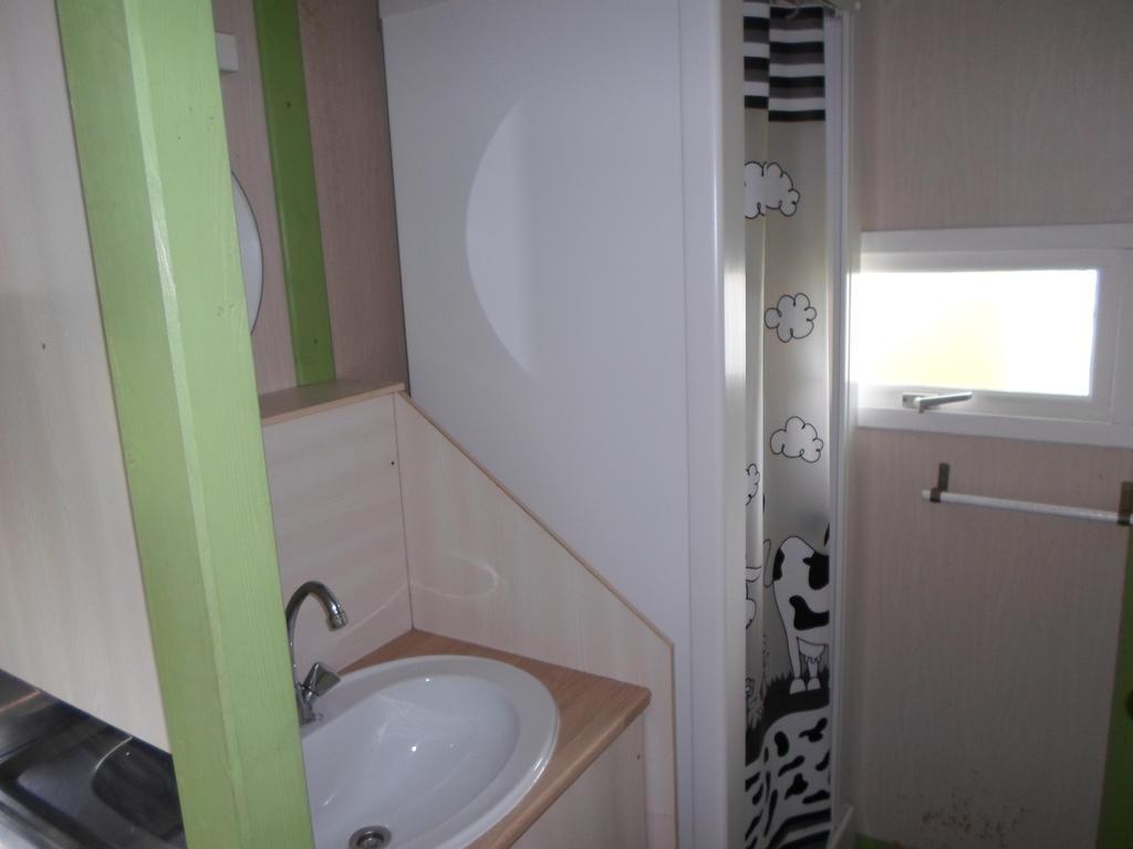 Camping les Pinasses La Chapelle  Chambre photo