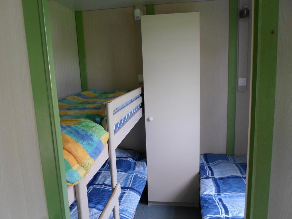 Camping les Pinasses La Chapelle  Chambre photo
