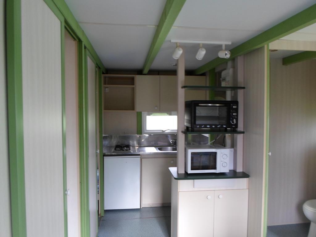 Camping les Pinasses La Chapelle  Chambre photo